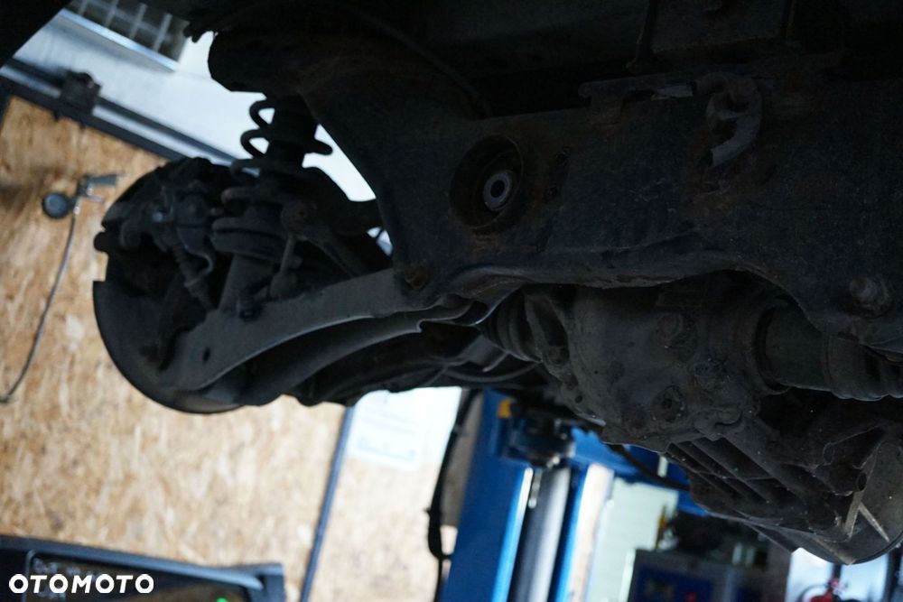 TYLNA OŚ BELKA ZAWIESZENIA OUTLANDER III GF LIFT  MITSUBISHI 2015-2018 - 8