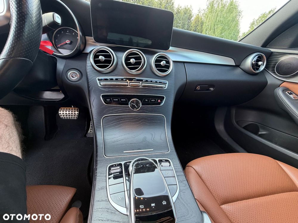 Mercedes-Benz Klasa C 300 9G-TRONIC AMG Line - 15