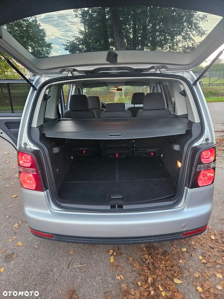 Volkswagen Touran - 6