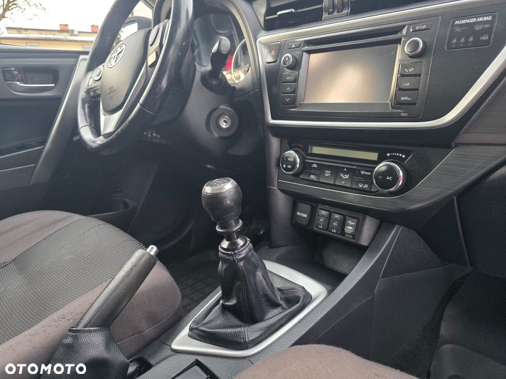 Toyota Auris 1.6 Premium Comfort - 12