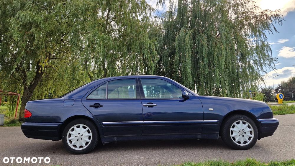 Mercedes-Benz Klasa E 320 4-Matic Classic - 8