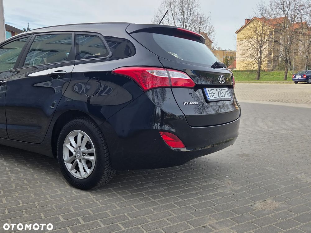 Hyundai i30 blue Kombi 1.6 CRDi Style - 14