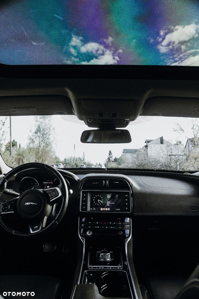 Jaguar XE 20d R-Sport - 25