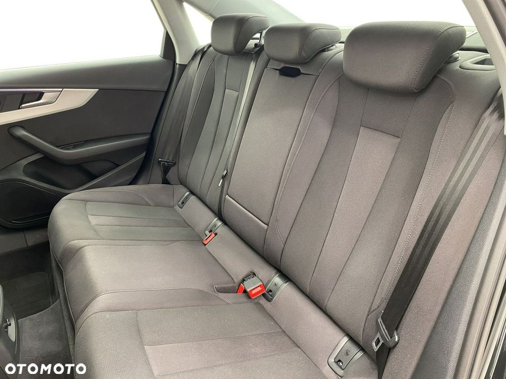 Audi A4 Limousine - 13