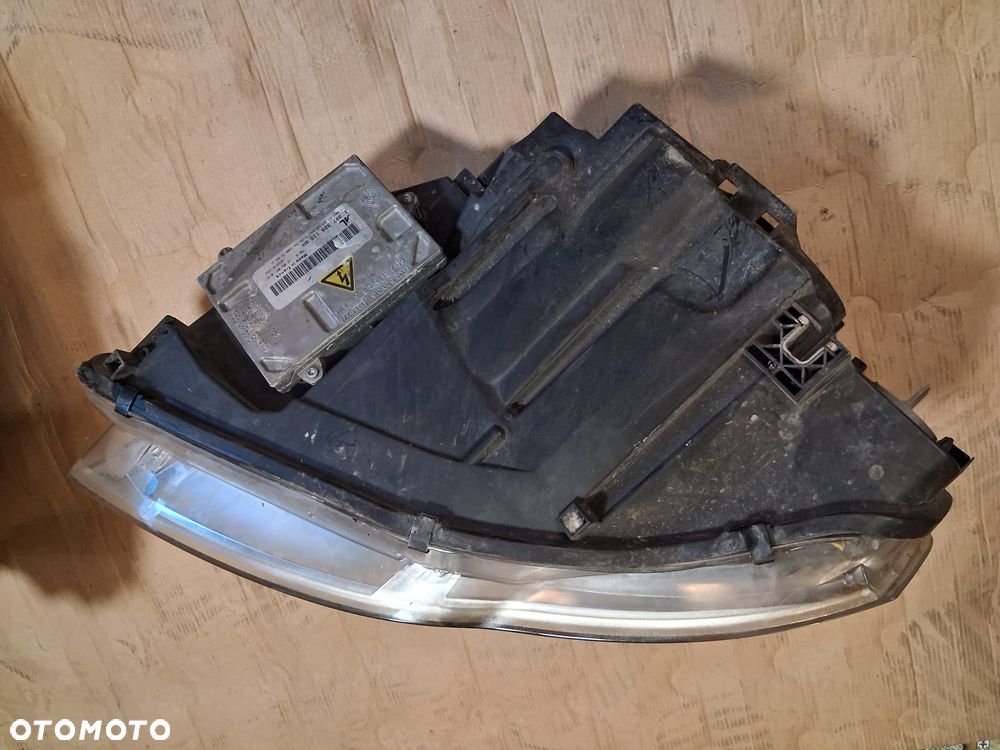 Lampa przód AUDI A4 B7 XENON prawa lewa 8E0941003AM 8E0941004AM OE - 8