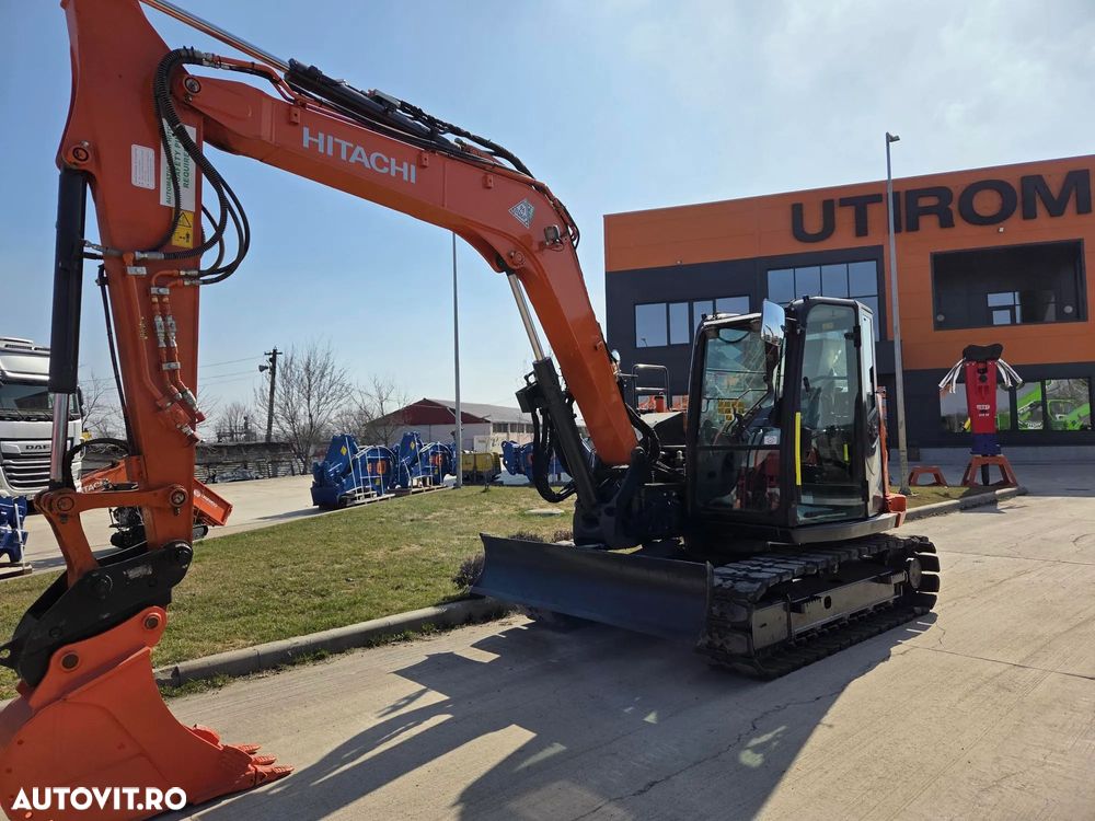 Hitachi ZX85, 2022, 2.491h, 8,6t, CUPLA RAPIDA HIDRAULICA+3 CUPE NOI, LAMA NIVELARE, ad sapare 5m, inst picon, instalatia rotire atasament, senile cauciuc, AC, Camera spate, ridica 4,5t, latime 2,2m, CA NOU, posibilitate leasing 4 ani-PROMOTIE 62.900 EUR+Tva - 2