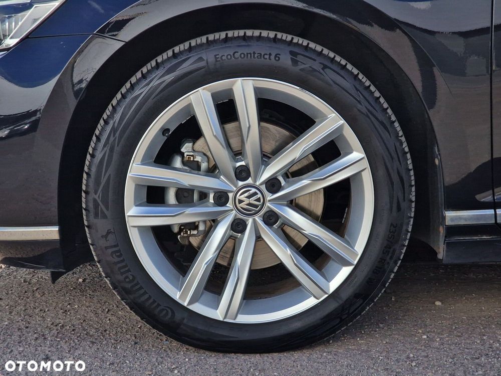 Volkswagen Passat - 11