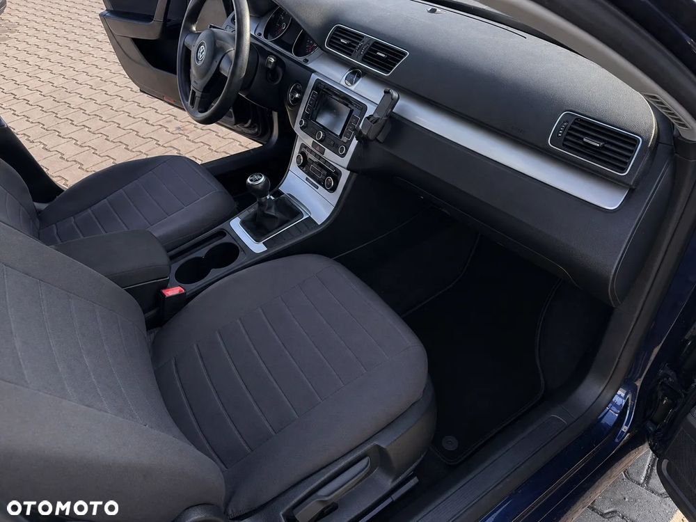 Volkswagen Passat - 10