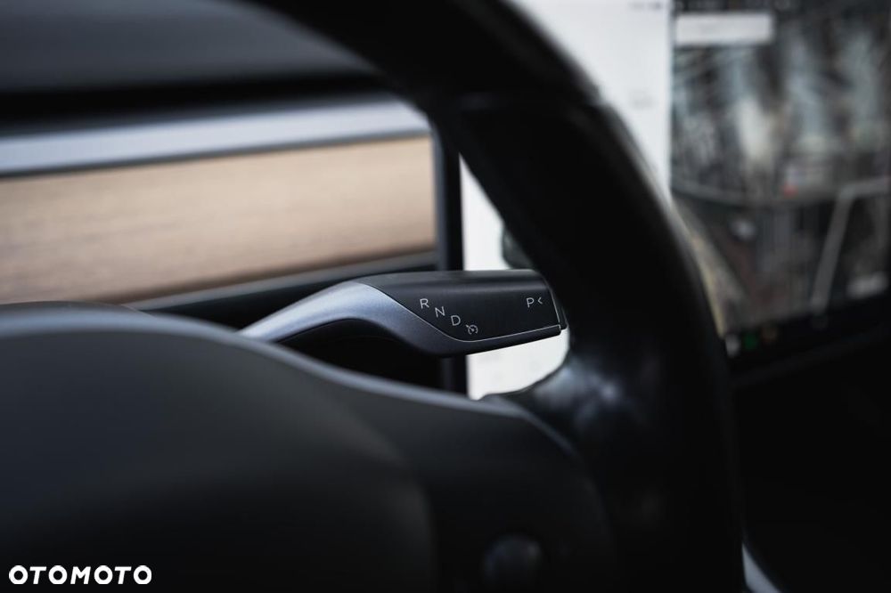 Tesla Model 3 - 24