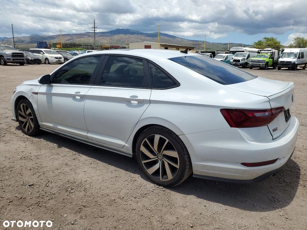 Volkswagen Jetta - 4