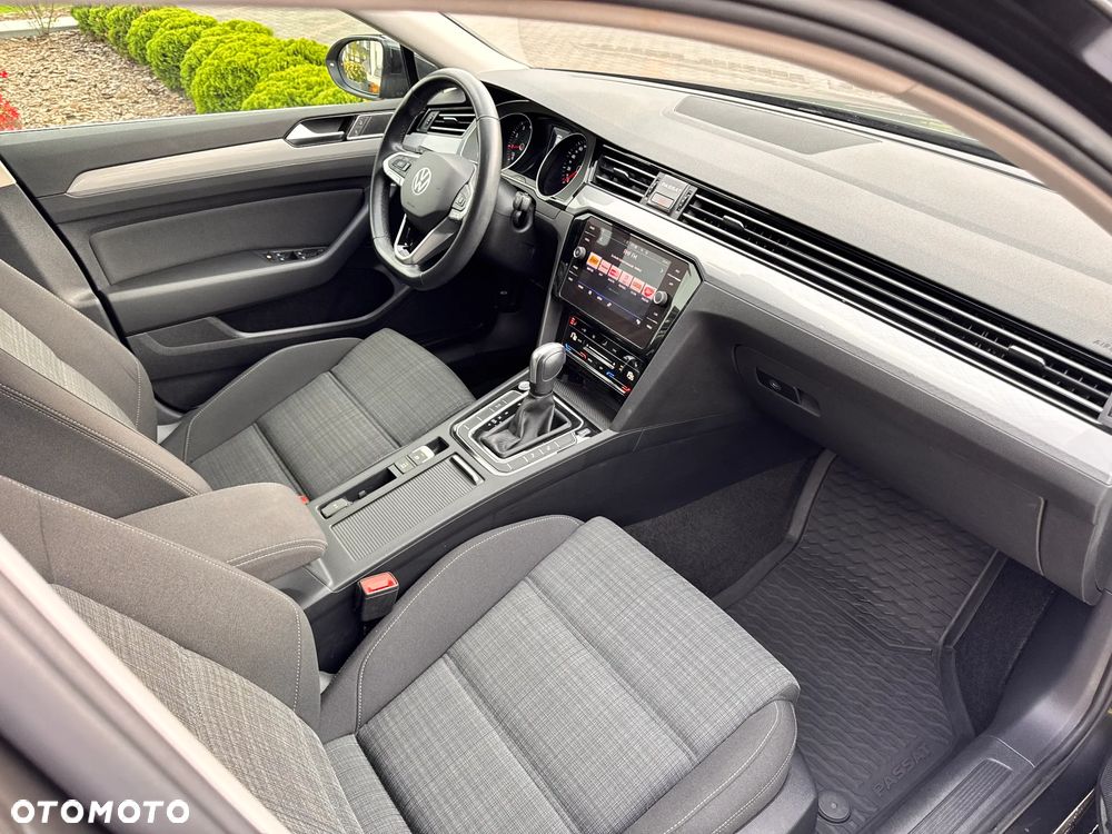 Volkswagen Passat - 11