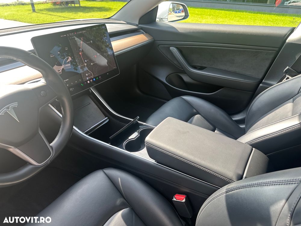 Tesla Model 3 - 5