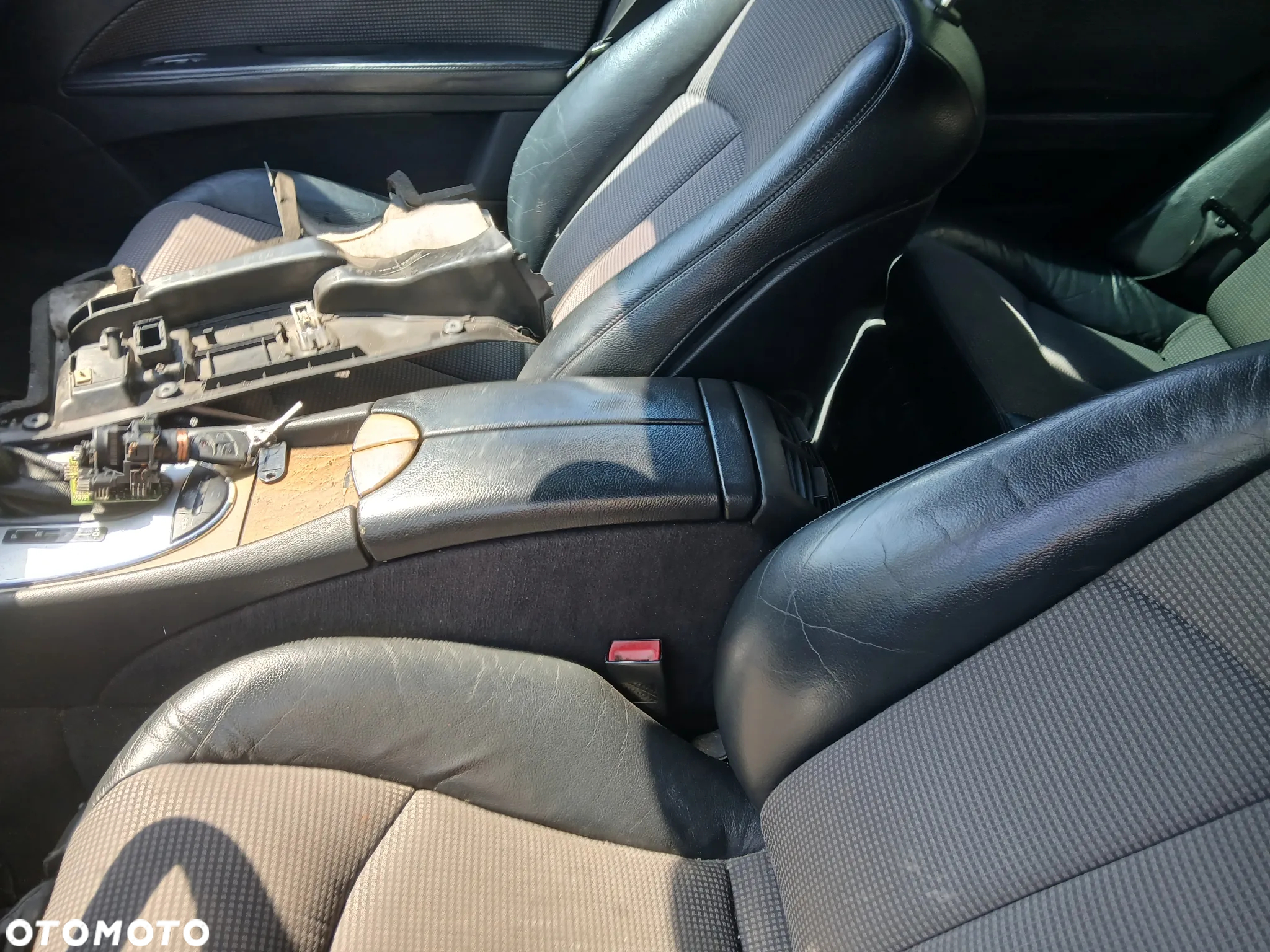 mercedes benz W211 E270 185 fotel fotele kanapa deska kokpit podsufitka boczek boczki klamka - 6