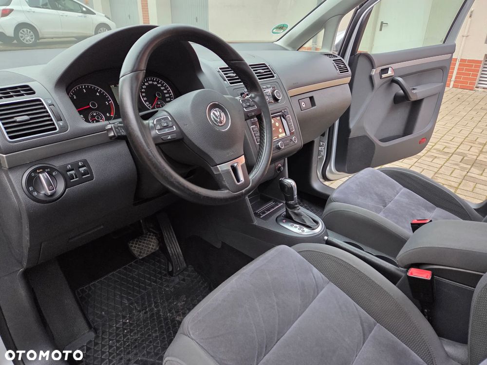 Volkswagen Touran 1.6 TDI DPF BlueMotion Technology DSG Highline - 28