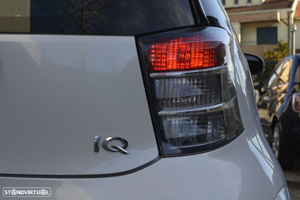 Toyota iQ 1.0 VVT-i Essential+AC - 19