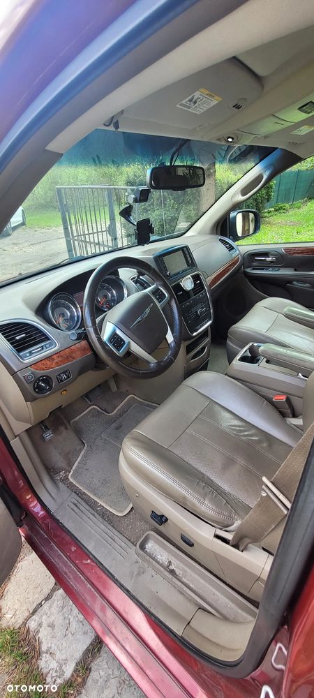 Chrysler Town & Country 3.6 Limited - 18