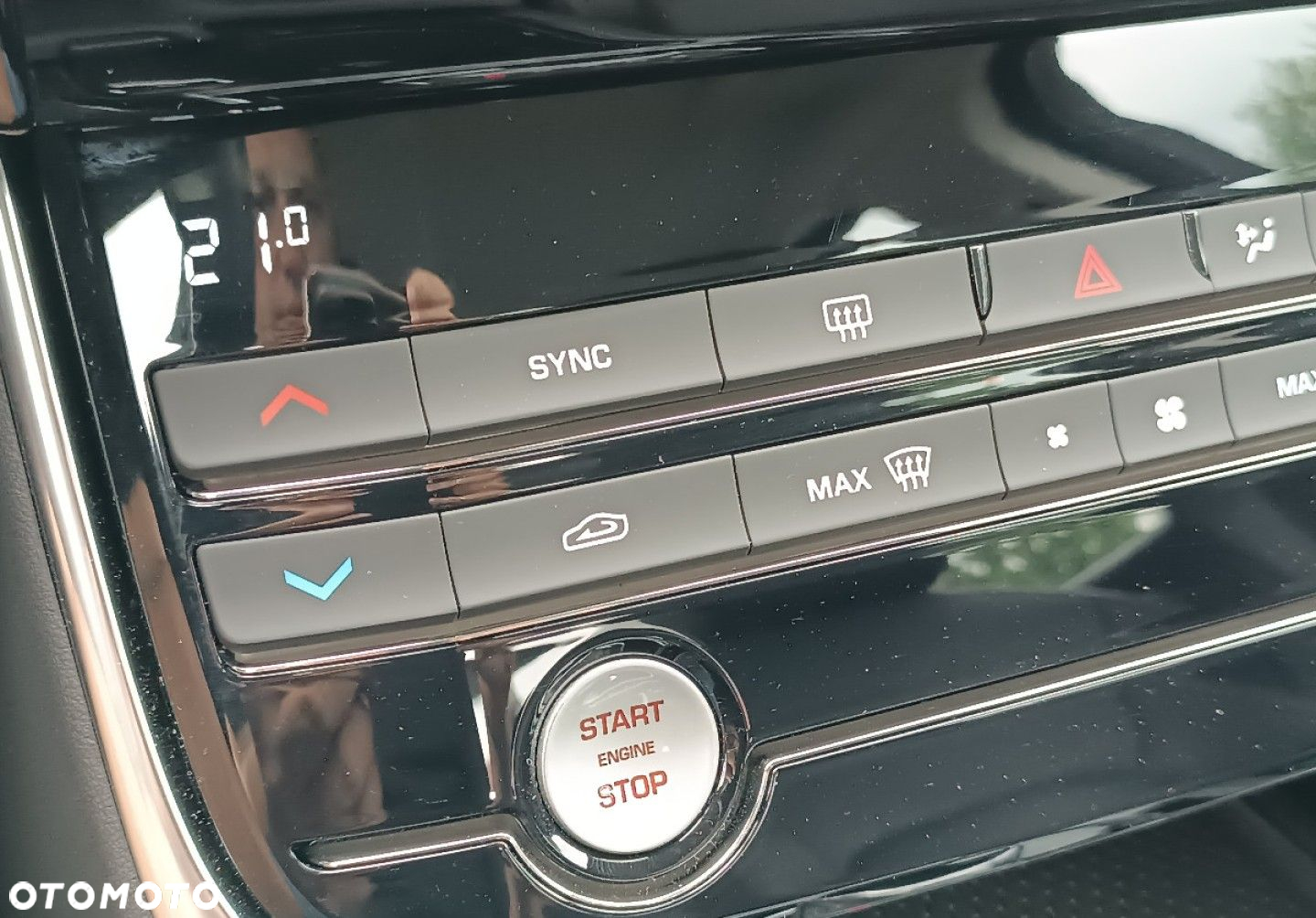 Jaguar XE - 30