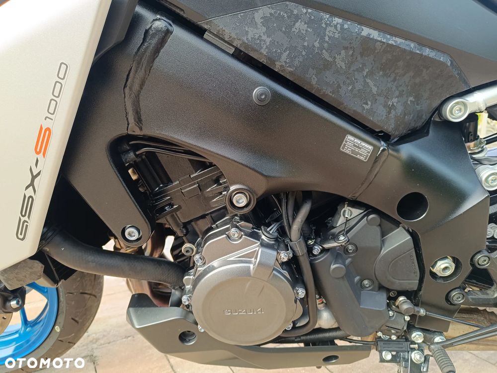 Suzuki GSX 1000 - 14