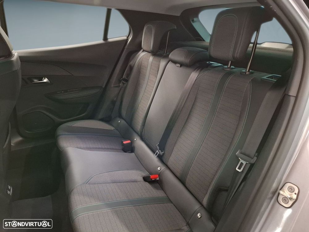Peugeot 2008 1.2 PureTech Allure - 12