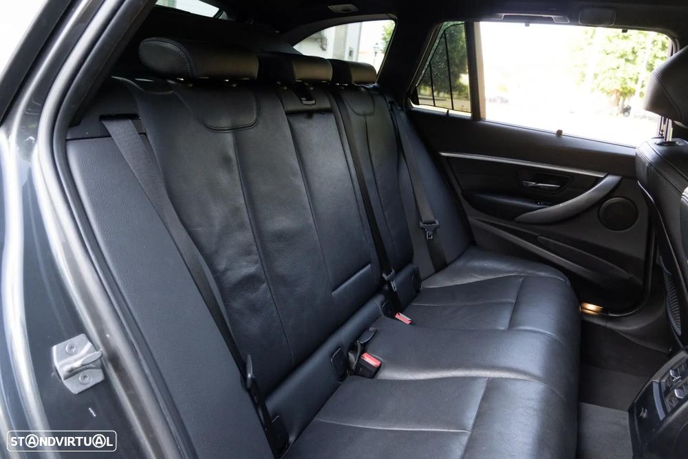 BMW 318 d Pack Desportivo M Auto - 30