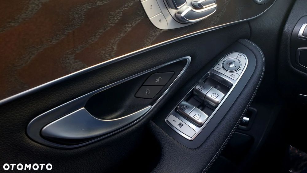 Mercedes-Benz Klasa C 300 9G-TRONIC AMG Line - 24