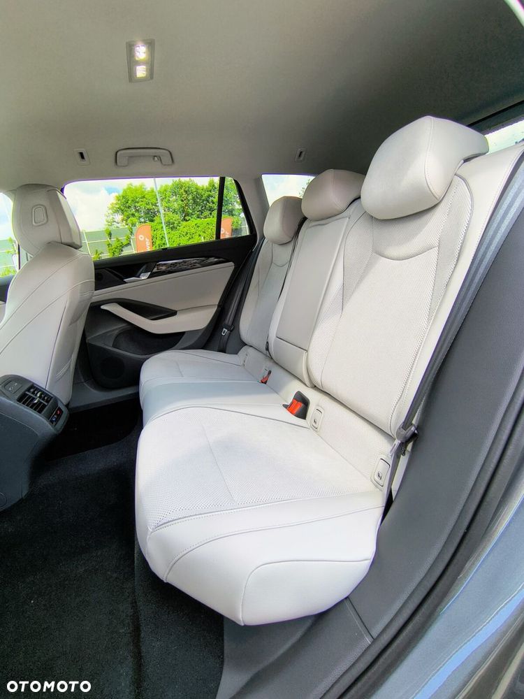 Volkswagen Passat - 30
