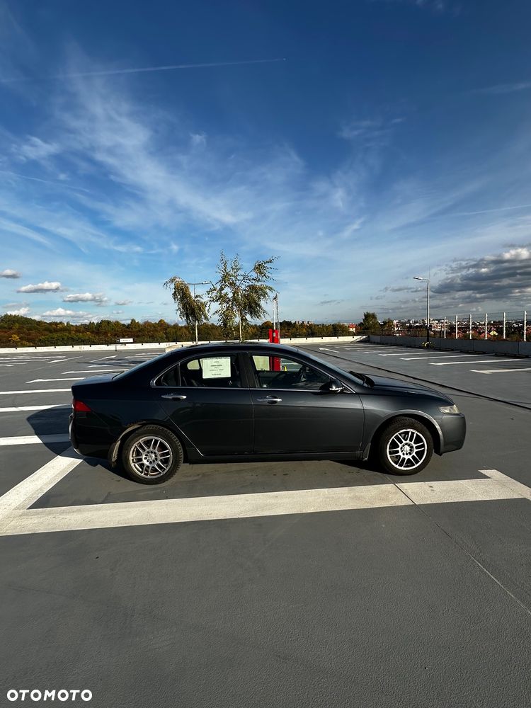 Honda Accord 2.0 Executive - 11