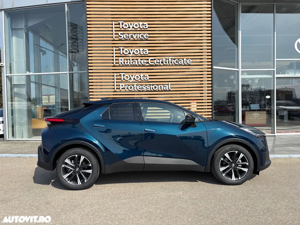 TOYOTA C-HR 2026 — imagine 8