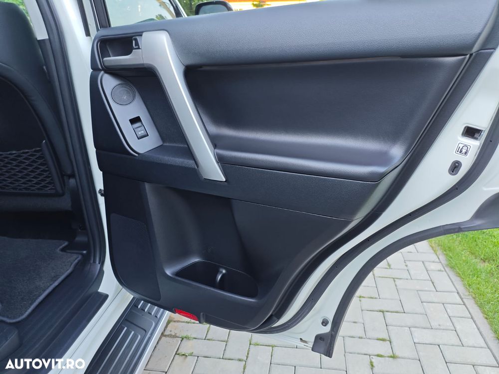 Toyota Land Cruiser 2.8l D-4D 204 CP A/T Luxury Black Matte Edition - 11