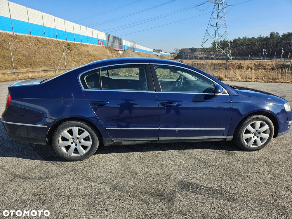 Volkswagen Passat - 4