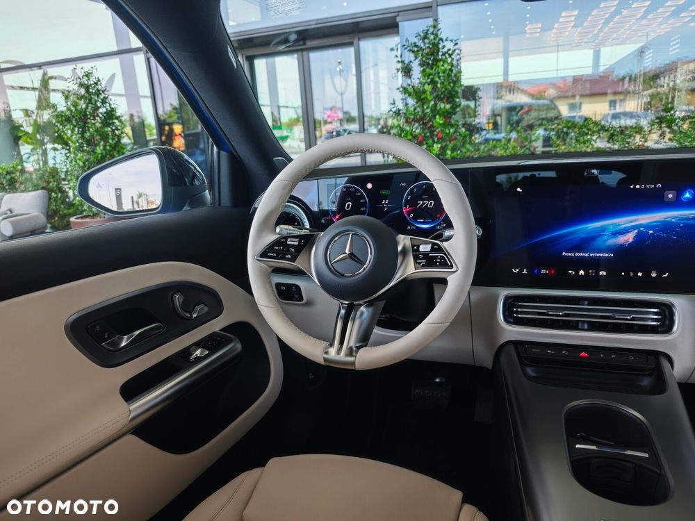 Mercedes-Benz GLB - 14