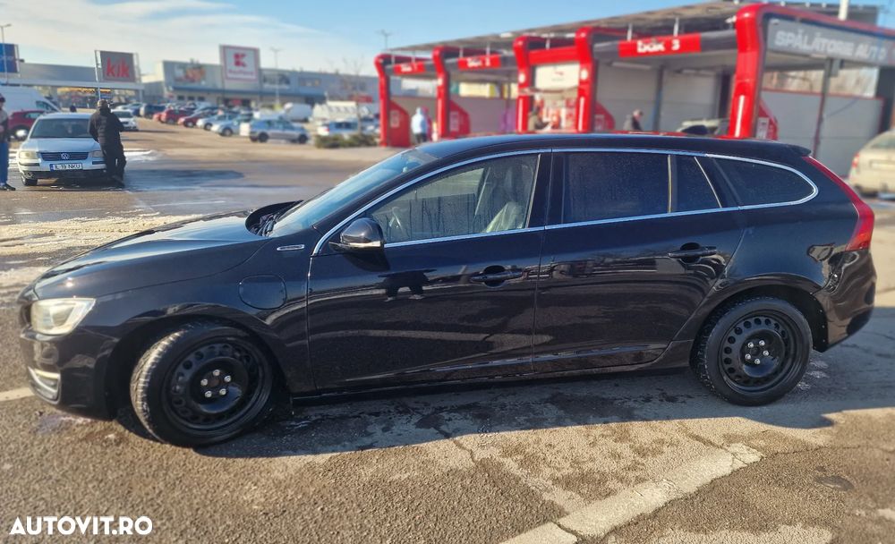 Volvo V60 D6 Plug-In-Hybrid AWD Geartronic Summum - 2