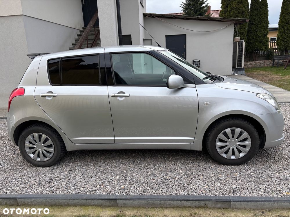 Suzuki Swift - 4