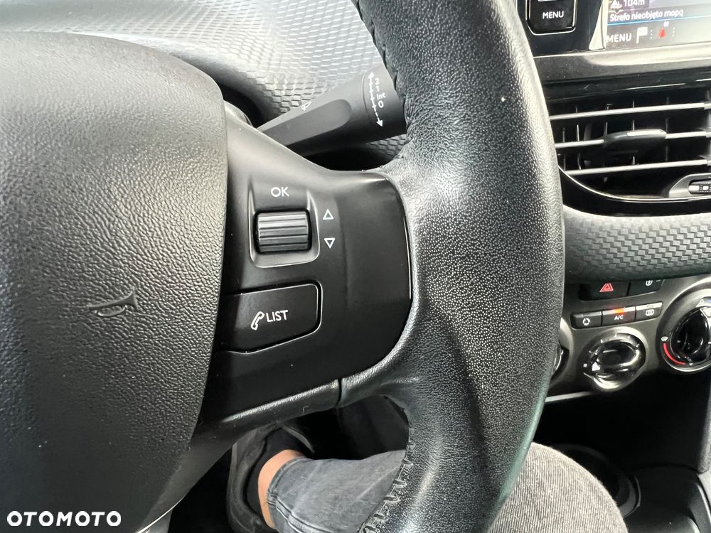 Peugeot 208 - 33