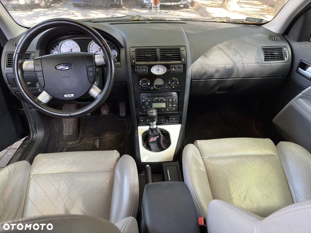 Ford Mondeo V6 ST 220 - 25