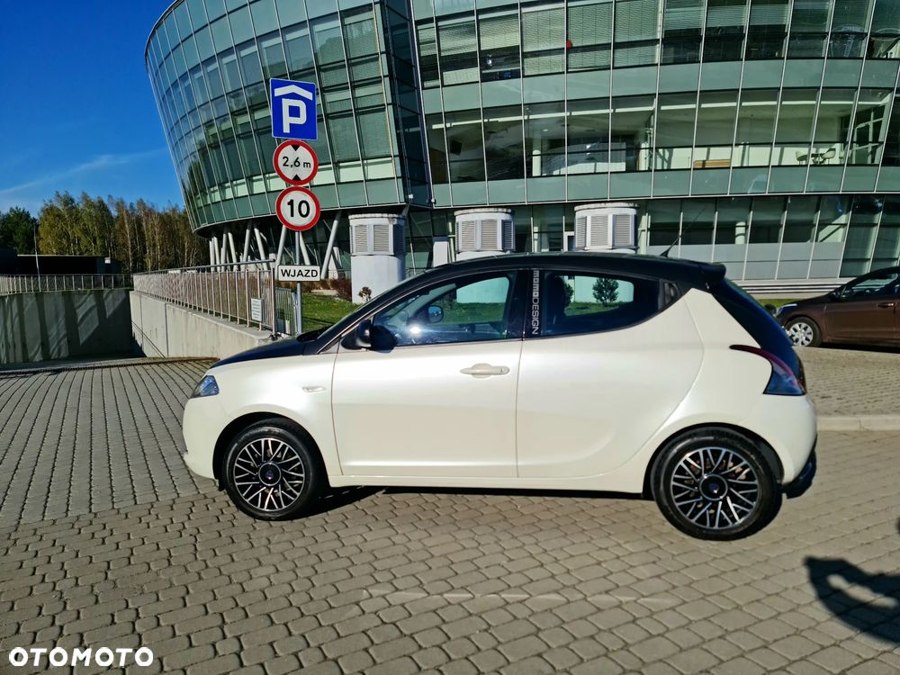 Lancia Ypsilon 1.2 8V Momo S&S - 2