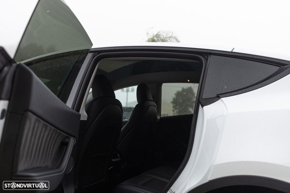 Tesla Model Y Standard RWD - 25