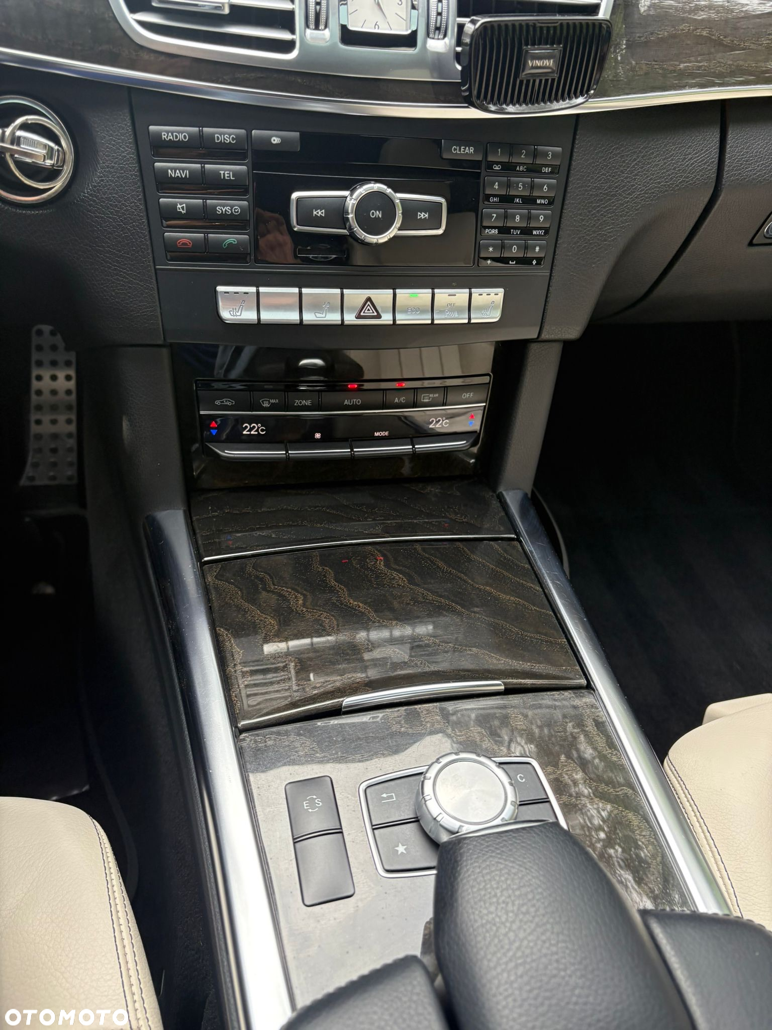 Mercedes-Benz Klasa E 220 T CDI DPF BlueEFFICIENCY Automatik Elegance - 17