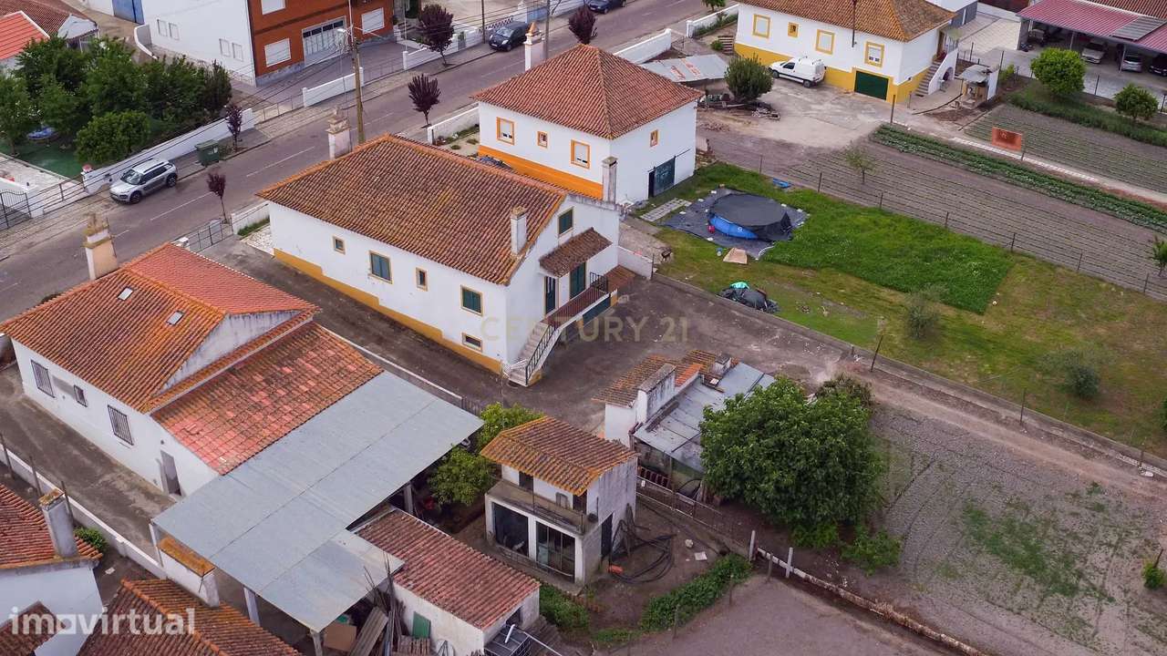 Moradia T4 em Mora com sótão, cave e Garagem - lote 2.167 m2 - Grande imagem: 3/60