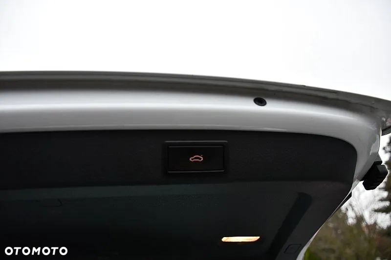 Skoda Superb 2.0 TDI Sportline - 27