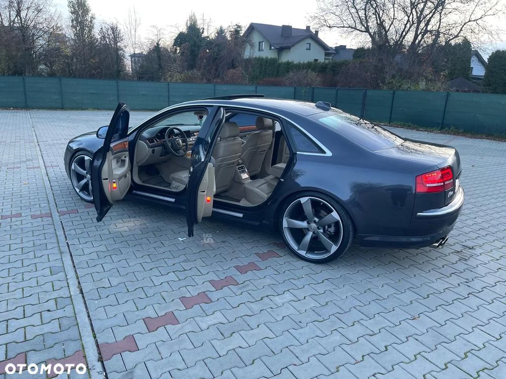 Audi A8 4.2 L Quattro - 6