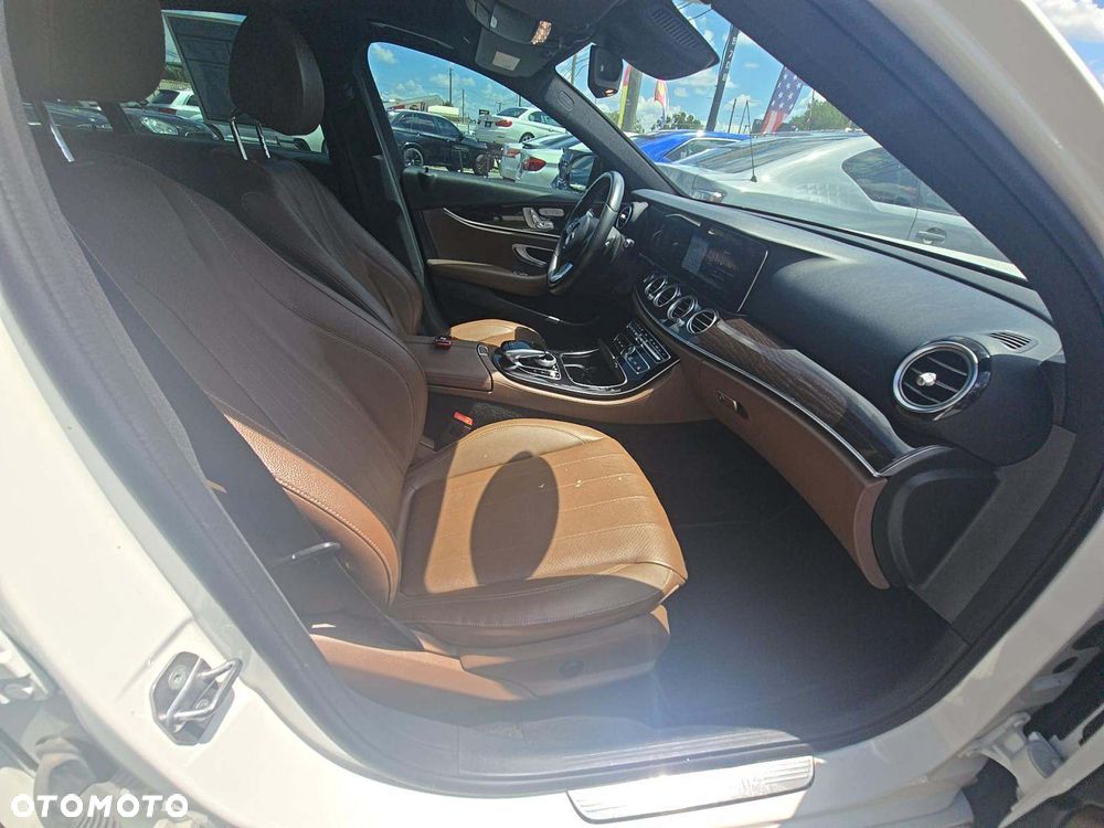 Mercedes-Benz Klasa E 300 9G-TRONIC AMG Line - 9