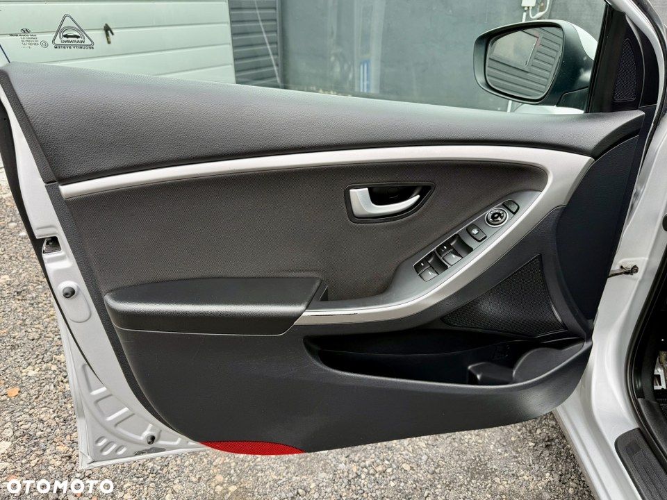 Hyundai i30 blue Kombi 1.6 GDi Passion - 20