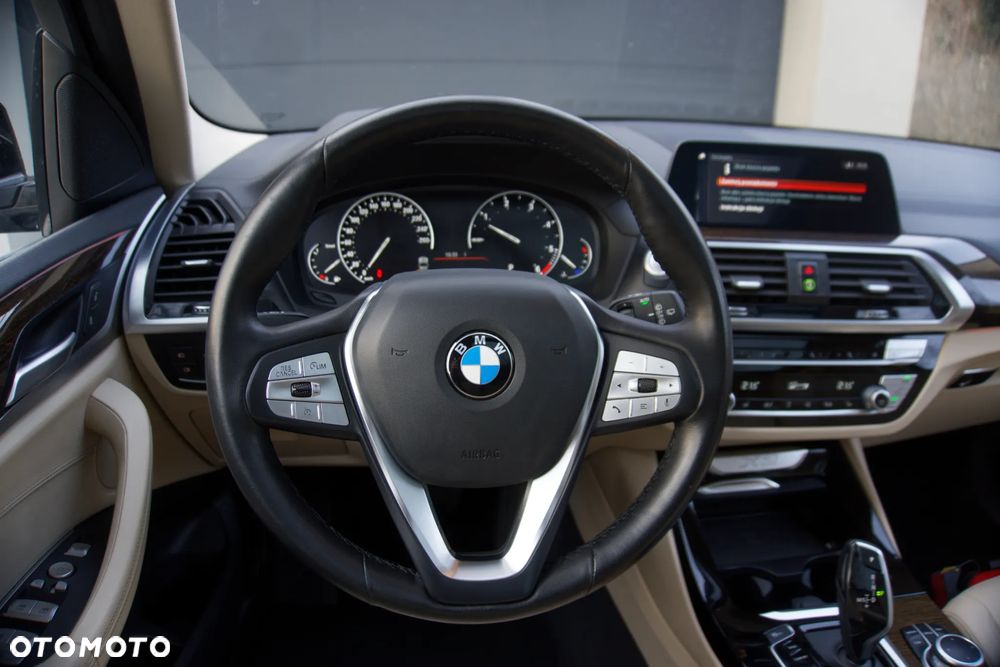 BMW X3 xDrive20d Luxury Line - 23