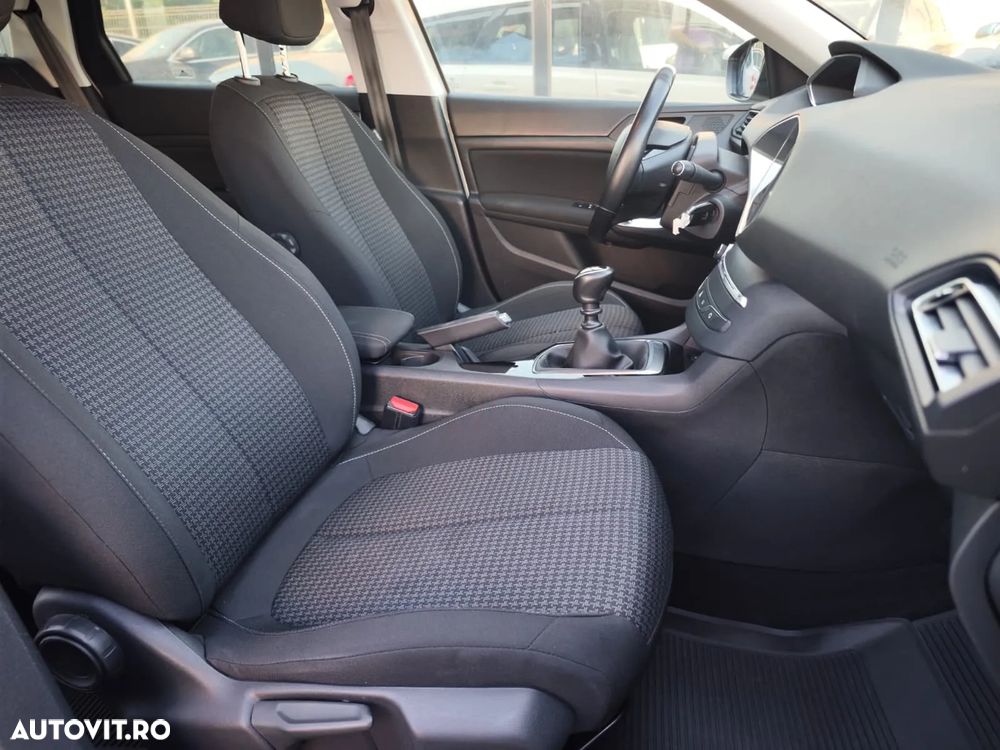 Peugeot 308 SW 1.2 L PureTech Turbo S&S Active - 11