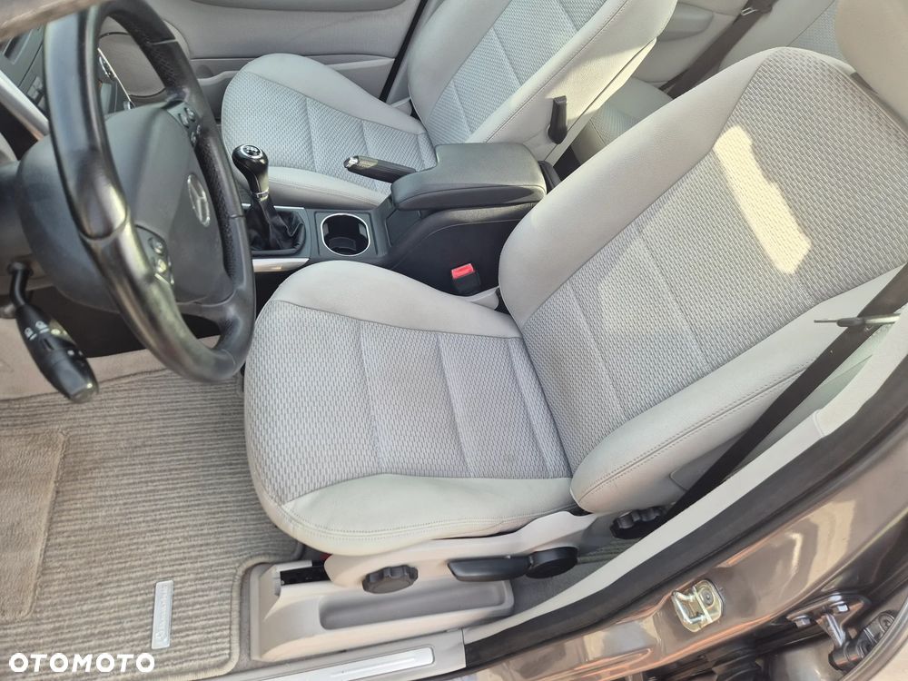 Mercedes-Benz Klasa A 180 BlueEFFICIENCY Avantgarde Special Edition - 13