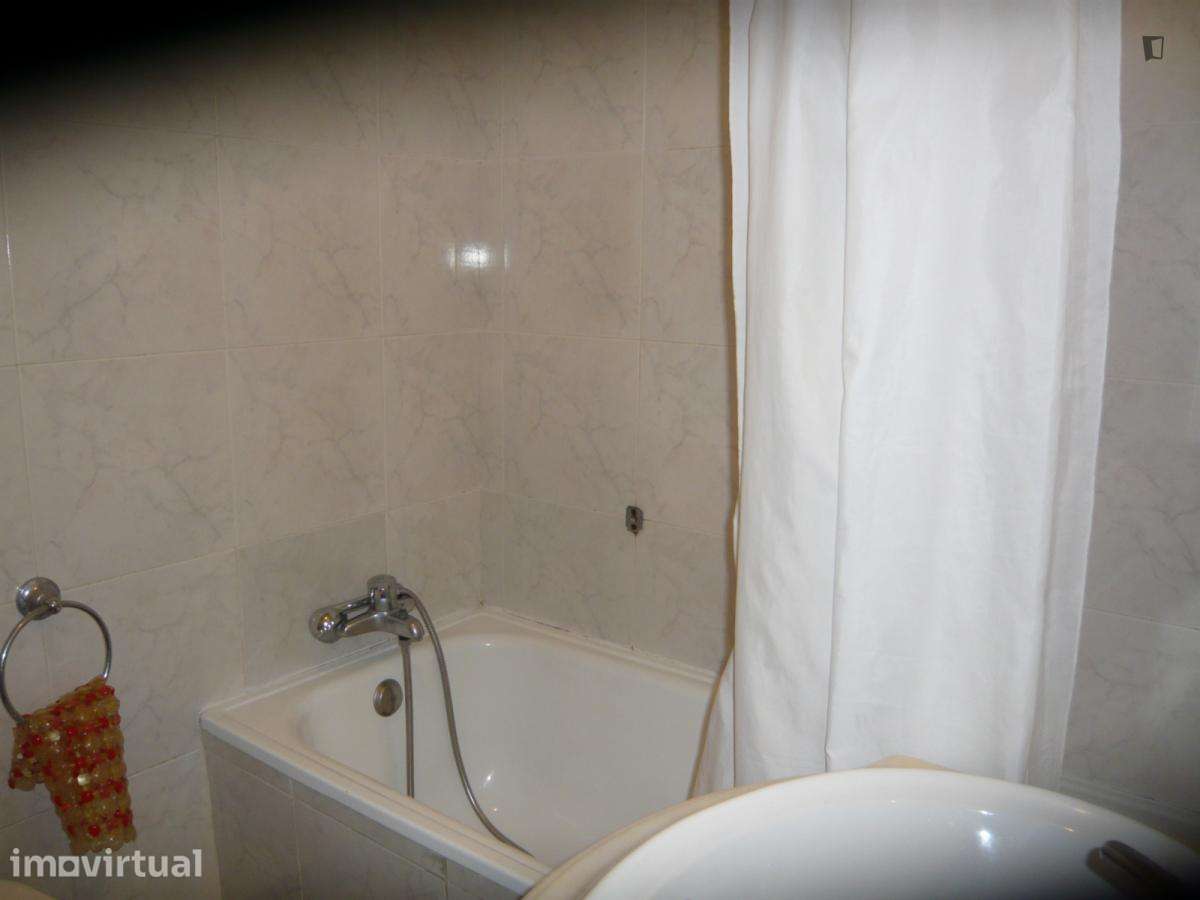 Quarto - localizado em Bairro do Sol Coimbra - Grande imagem: 2/11