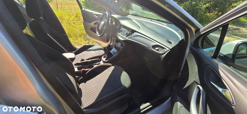 Opel Astra 1.6 CDTI Essentia - 17