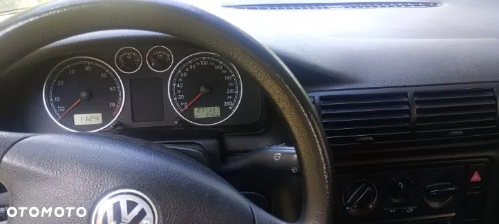 Volkswagen Passat 1.6 Basis - 4