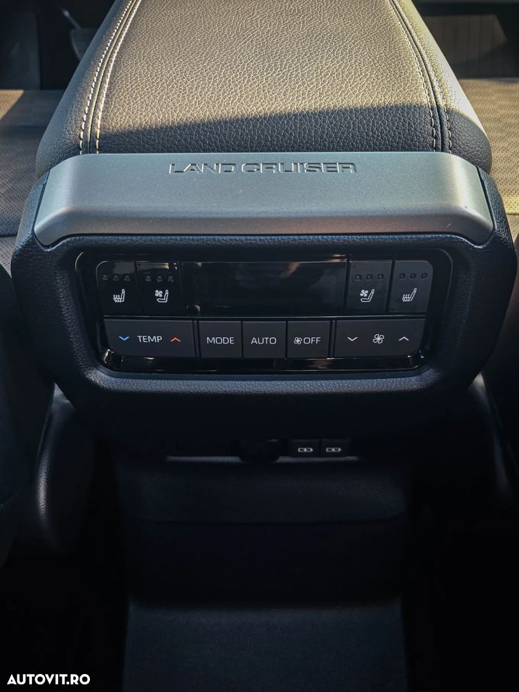 Toyota Land Cruiser - 7